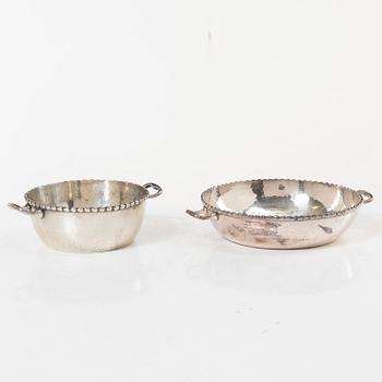 A pair of silver bowls with handles, K. Anderson, 1918.
