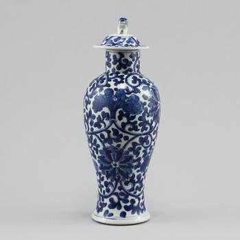 LOCKURNA, porslin, Kina, troligen 1800-tal.