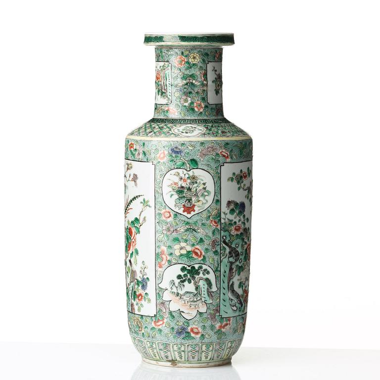 A famille verte vase, Qing dynasty, 19th Century.