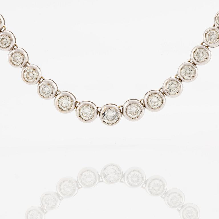 An 18K white gold bracelet set with round brilliant-cut diamonds.