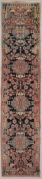 Gallery runner, Hamadan, approx. 489 x 110 cm.