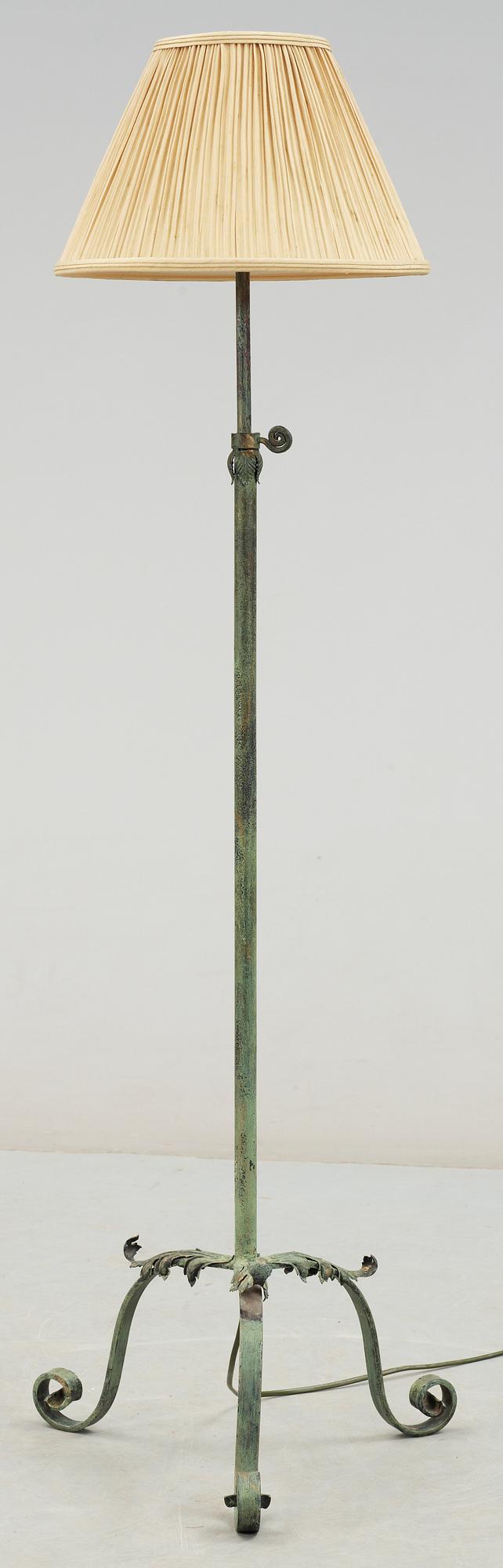 GOLVLAMPA, smidesjärn, 1900-talets första hälft.