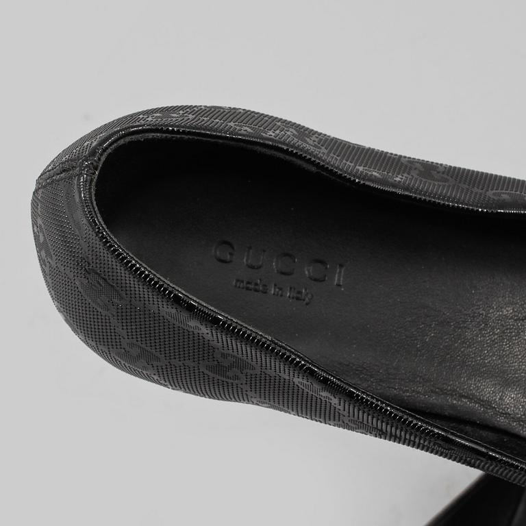 SKOR, Gucci.