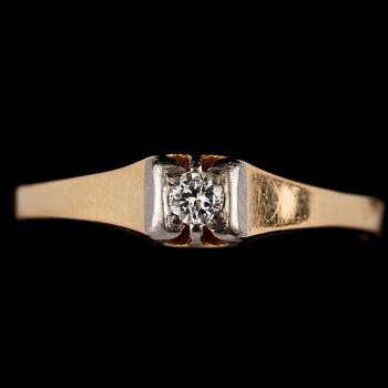 RINGAR, 3 st, 18k vitguld och vitguld med bergkristall samt diamant, Göteborg, 1900-talets andra hälft.