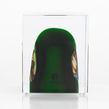 Oiva Toikka, annual glass cube, 2015, signed Oiva Toikka, Nuutajärvi 2015, numbered 28/2000.