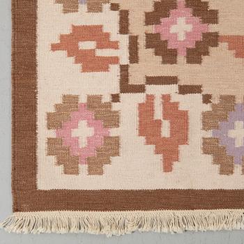Rölakan rug, approx. 235 x 165 cm.
