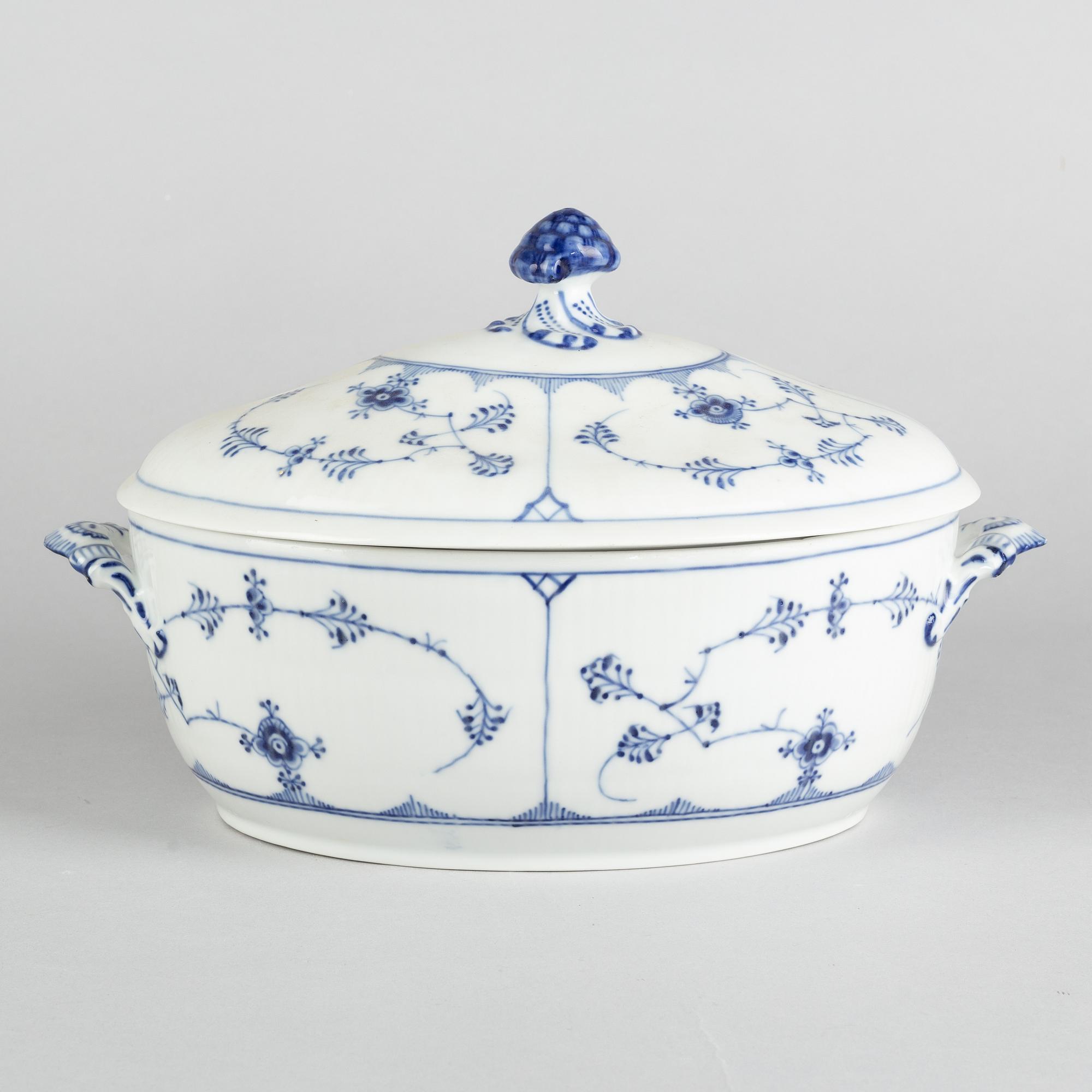 A 'Blue Fluted Plain' porcelain tureen with cover, Royal Copenhagen, model 360, 1893-1900.