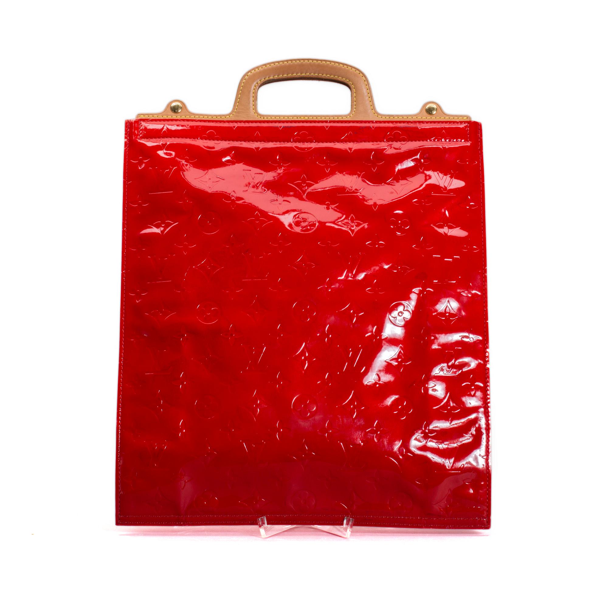 VÄSKA, Louis Vuitton. Röd monogram vernis.