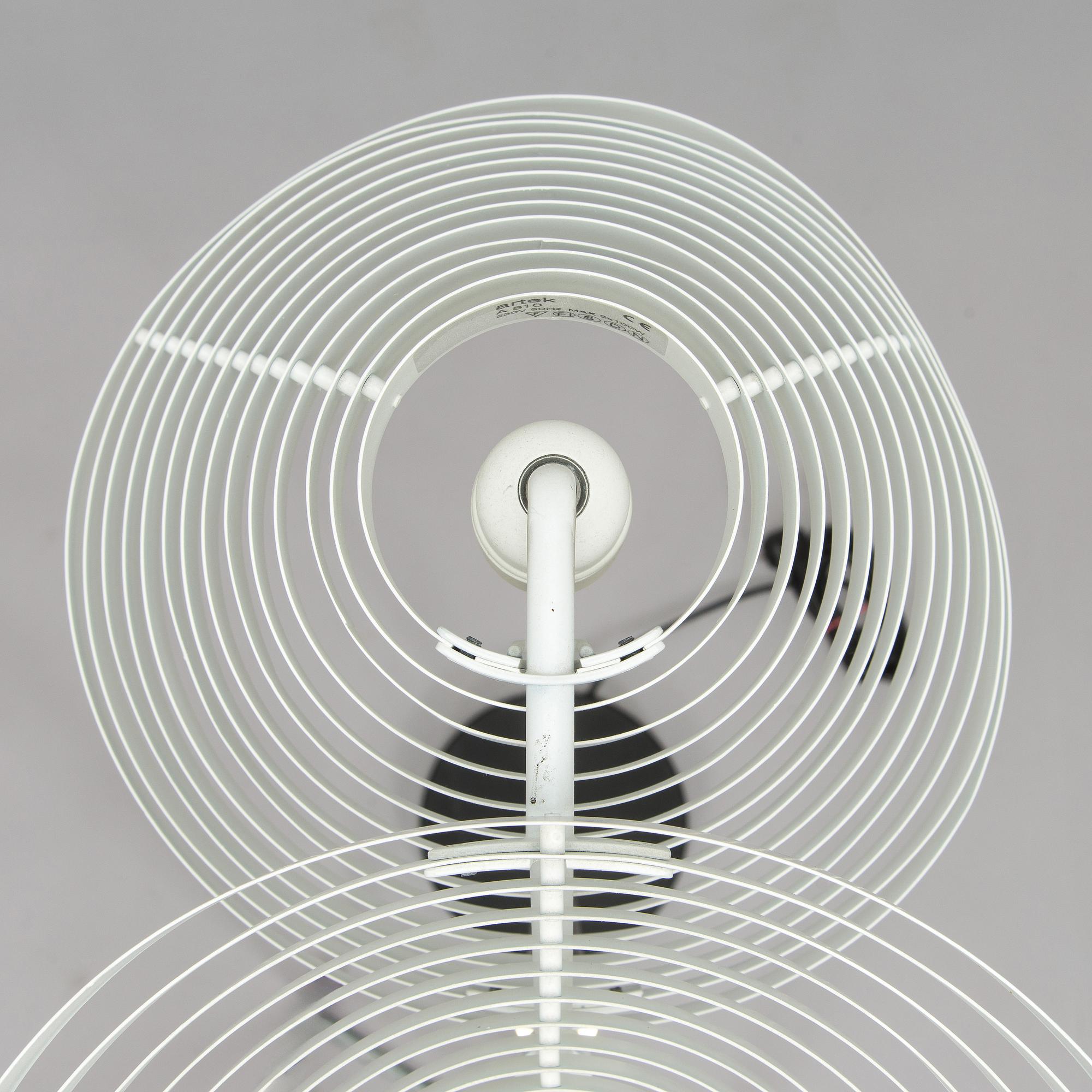 Alvar Aalto, lattiavalaisin, malli A810, Artek, 1900-luvun loppu.