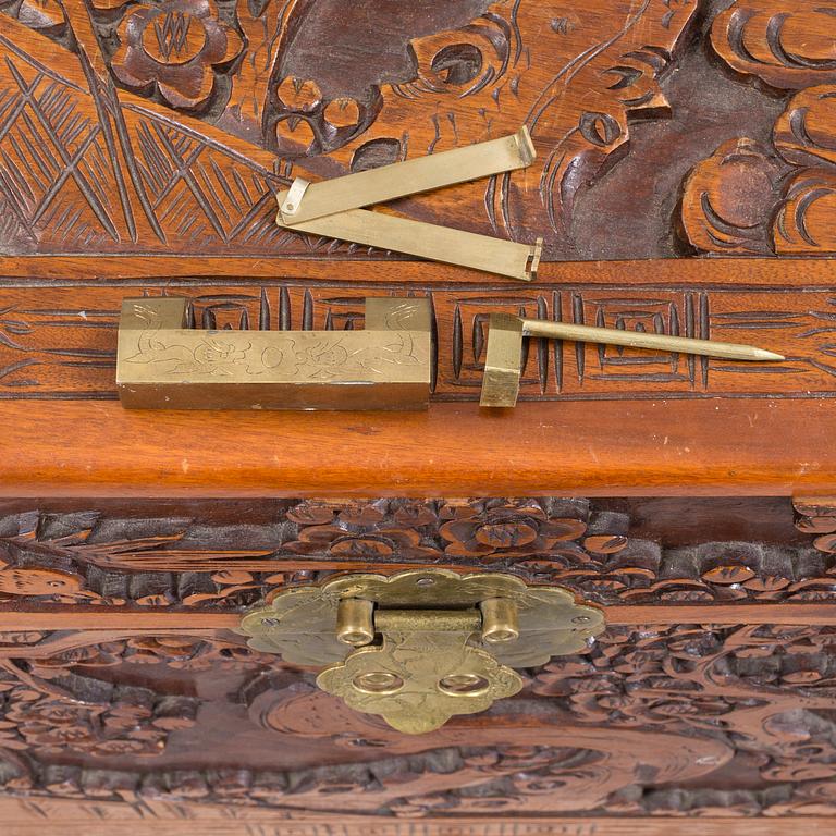 COFFIN, probably Hong Kong, second half of the 1900s.