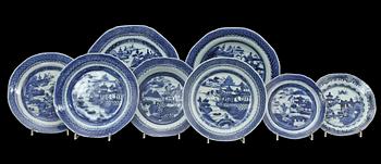 SERVISDELAR, 26 st, porslin, Kina 1800-tal.