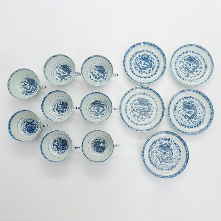 8 kuppia, 5 lautasta, posliini, Kiina, 1900-luvun alku.