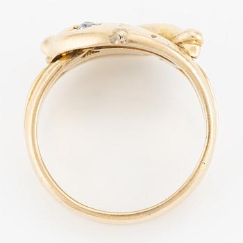 Ring in 18K gold with old-cut diamonds.