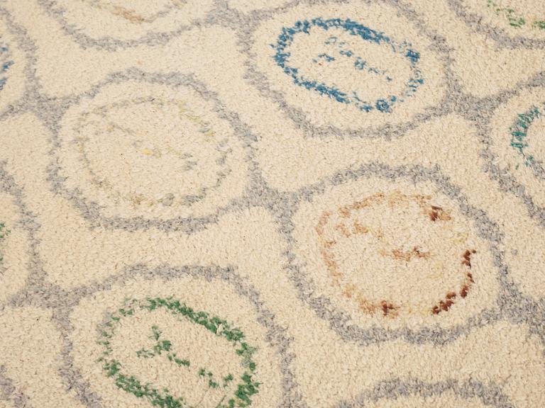 CARPET. "Lökar". Knotted pile. 324 x 185,5 cm. Signed and dated IH 53 at the back.