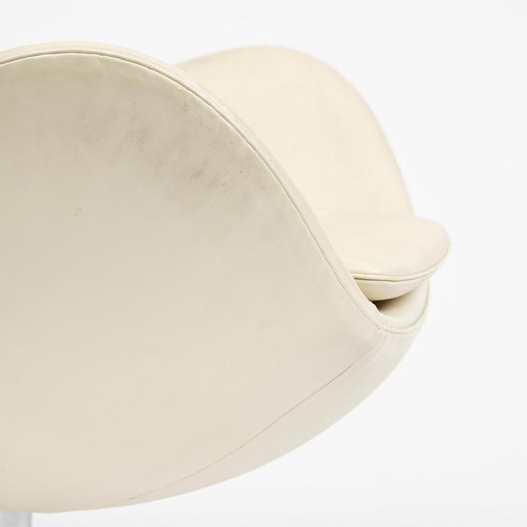 Arne Jacobsen, an "Egg" armchair, Fritz Hansen, Denmark, 2006.
