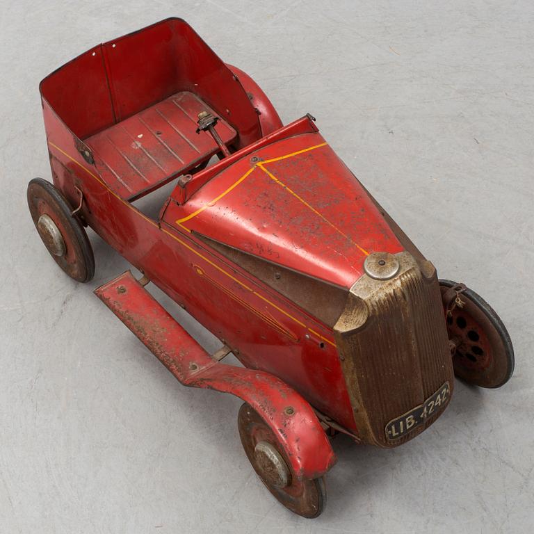 A mid 20th century gravity racer car.