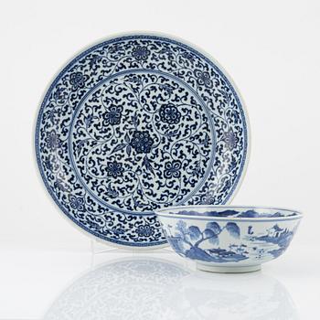 A blue and white porcelain bowl and dish, China, early 20th century.