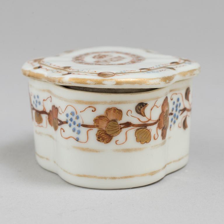 An export snuff box with cover, Qing dynasty, Jiaqing (1796-1820).