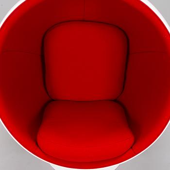 Eero Aarnio, "Pallotuoli" erikoisversio Asko 100 vuotta, Eero Aarnio Originals, 2010-luku.