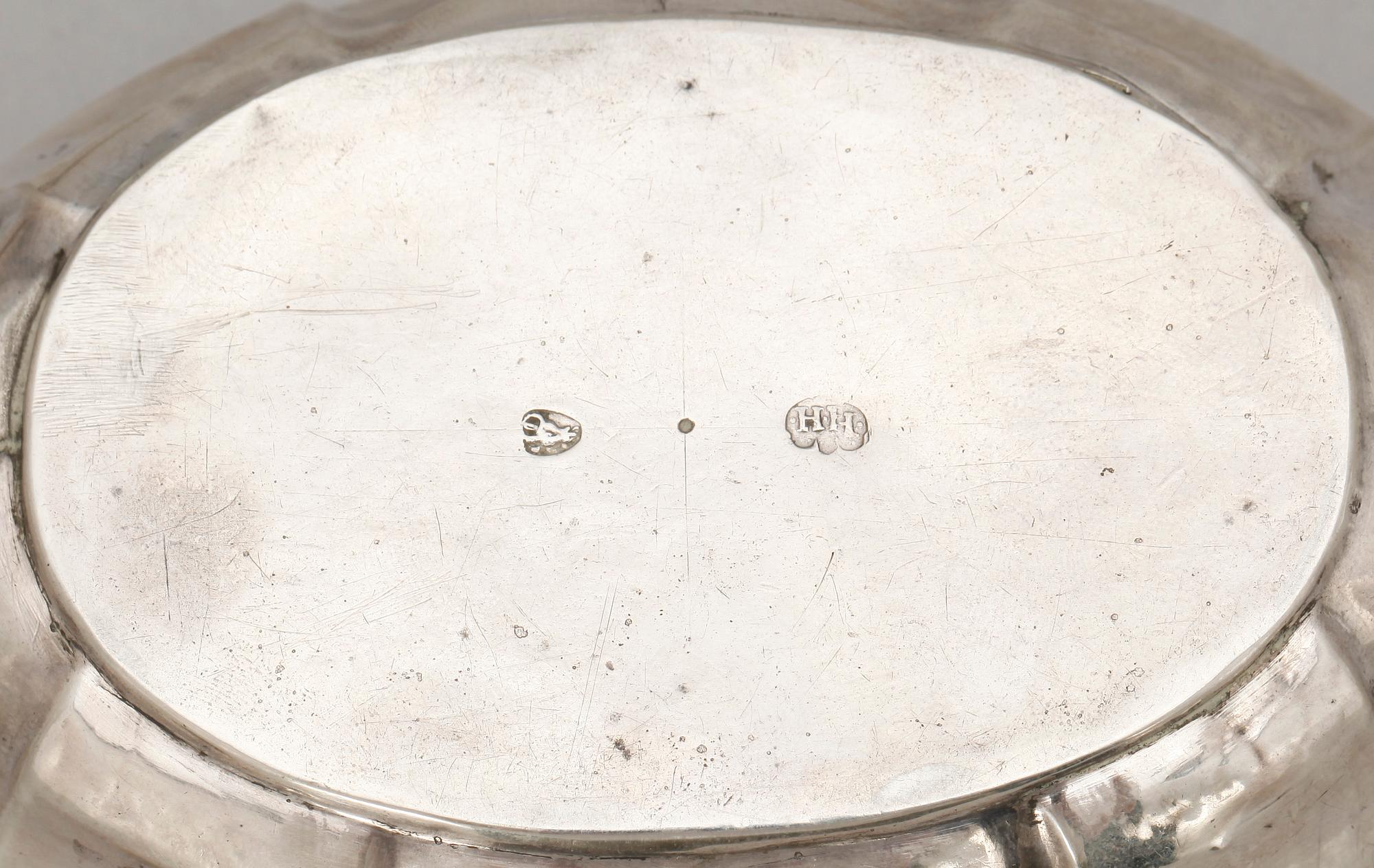 DOSA, silver, barockstil, oidentifierade stämplar, 1800-tal. Vikt: 100 gram.