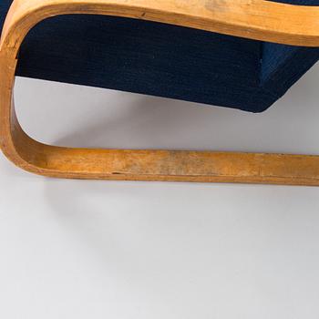 Alvar Aalto, a mid-20th century '401' armchair for  O.Y. Huonekalu- ja Rakennustyötehdas A.B. Finland.