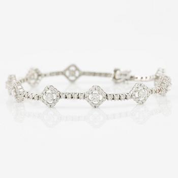 Bracelet 18K white gold with round brilliant-cut diamonds.