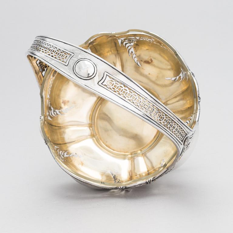 Fruktkorg, silver och slipat glas, finsk importstämpel Helsingfors 1929.