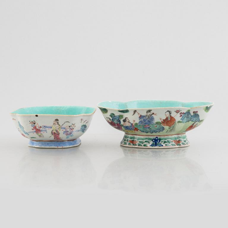 Two Chinese family rose porcelain bowls, Qing dynasty, 19th century.