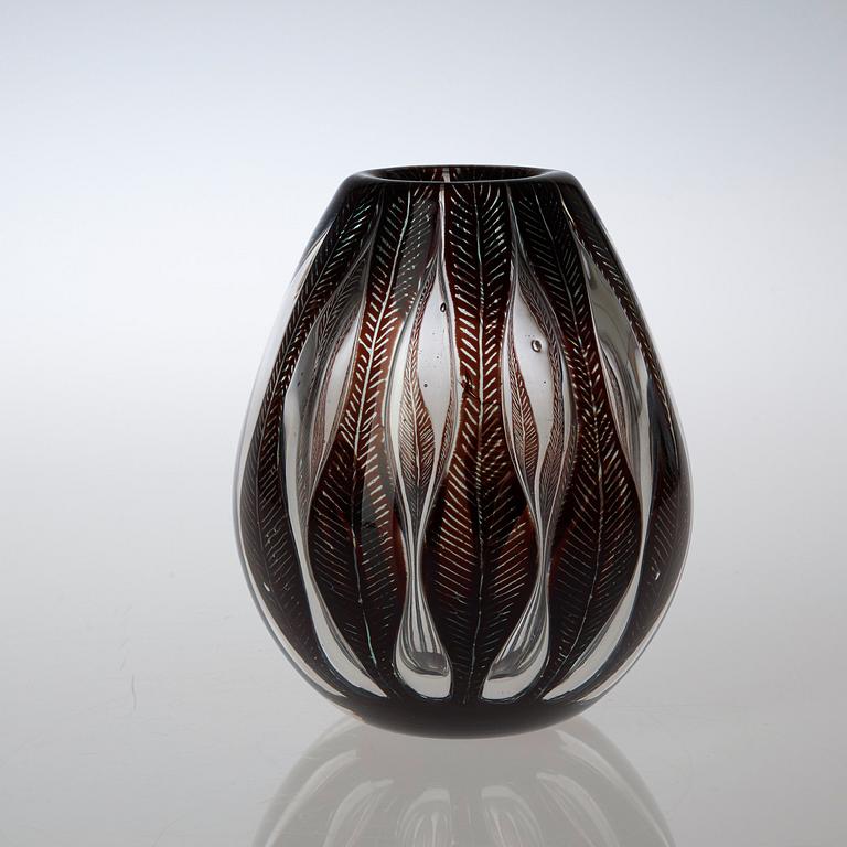 An Edvin Öhrström ariel glass vase, Orrefors 1954.