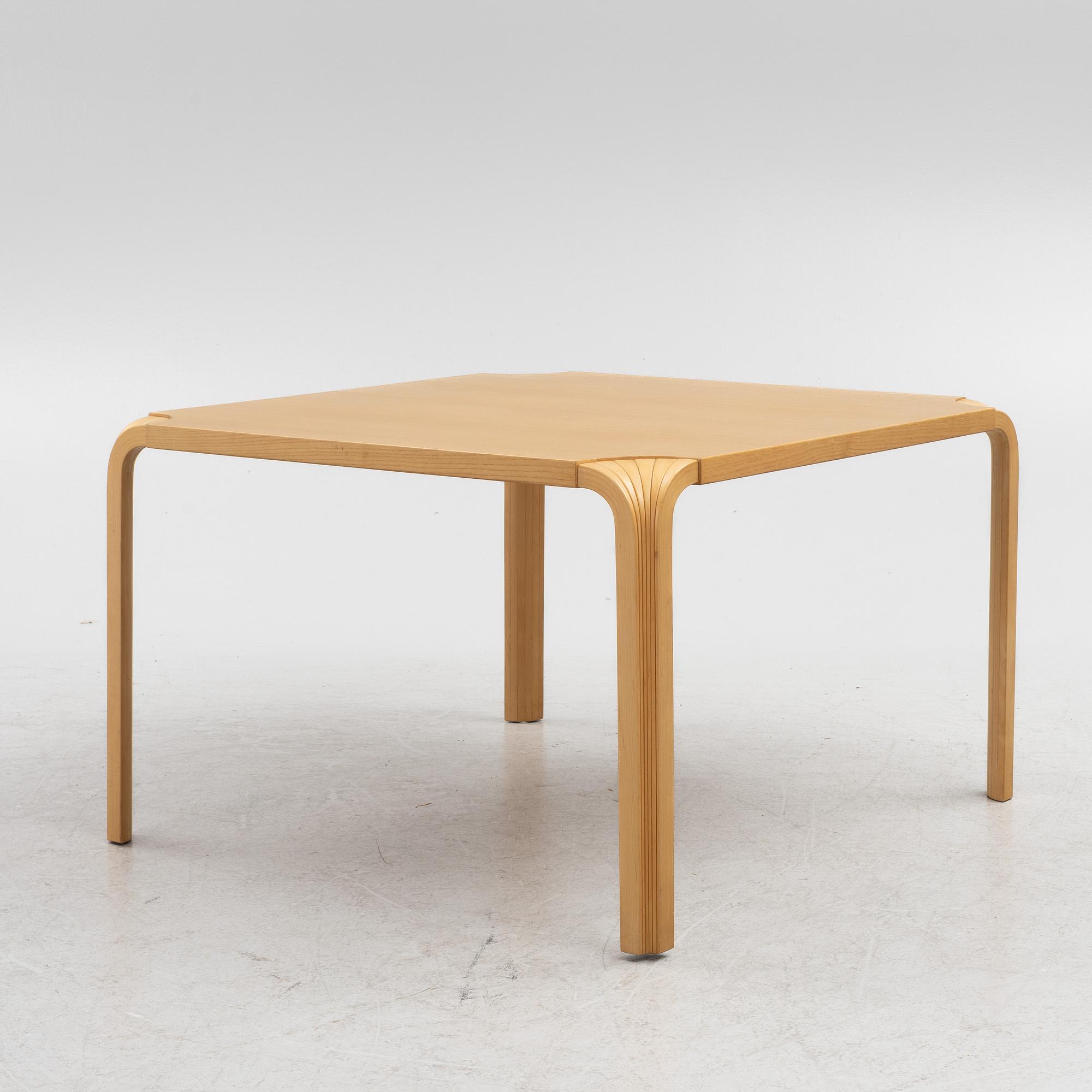 Alvar Aalto, soffbord MX800 "Fan leg table" Artek Finland sent 1900-tal.