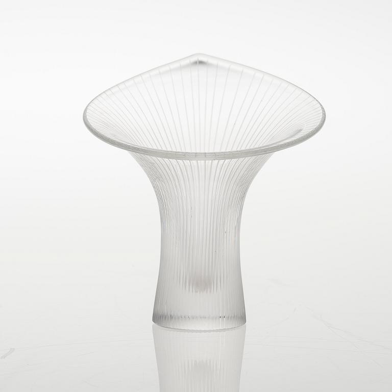 TAPIO WIRKKALA, GLASS ART PIECE / VASE, "Chanterelle", signed Tapio Wirkkala Iittala.