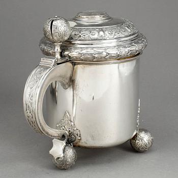 DRYCKESKANNA, silver, C G Hallberg, Stockholm 1919, Barockstil. 874 gram.