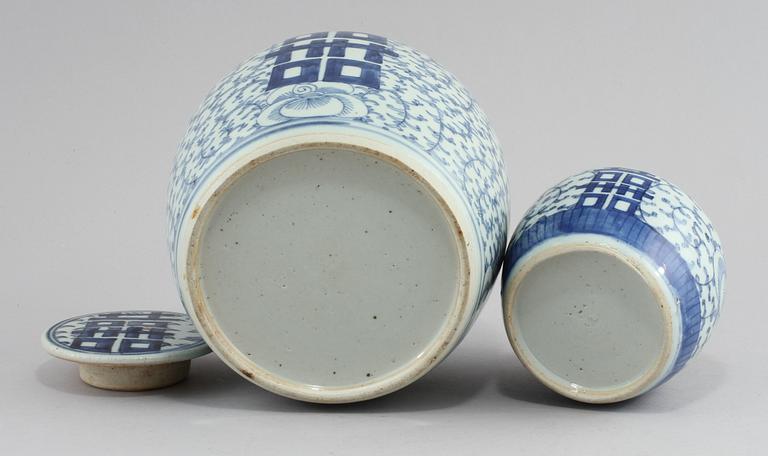 BOJANER, 2 st, porslin, Kina, sent 1800-tal.