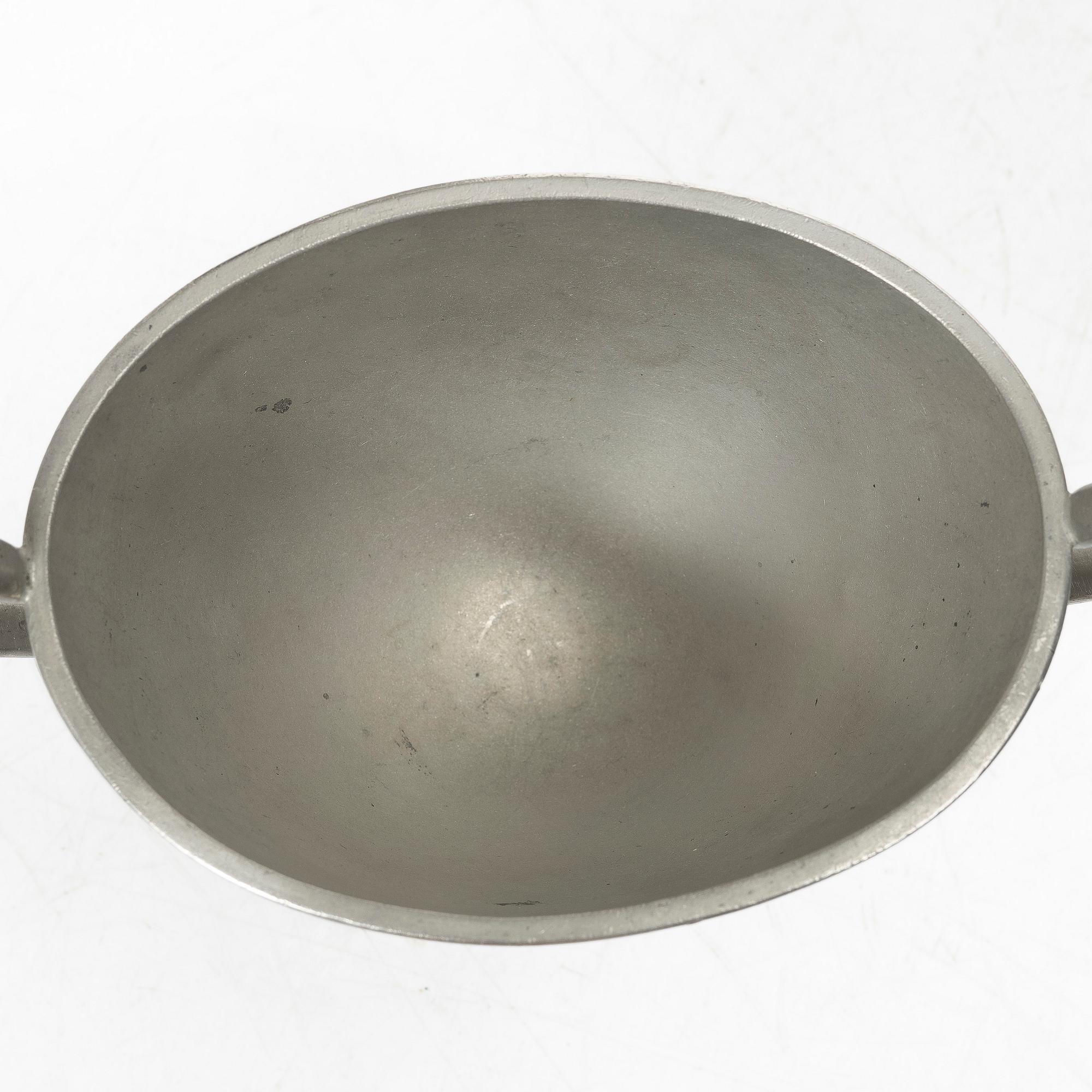 Firma Svenskt Tenn, A pewter coffee service, Stockholm 1927-1931 (3 pieces).
