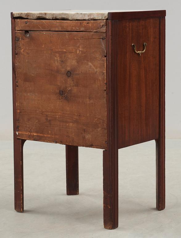 POTTSKÅP. Sengustavianskt stockholmsarbete, 1700-talets slut.
