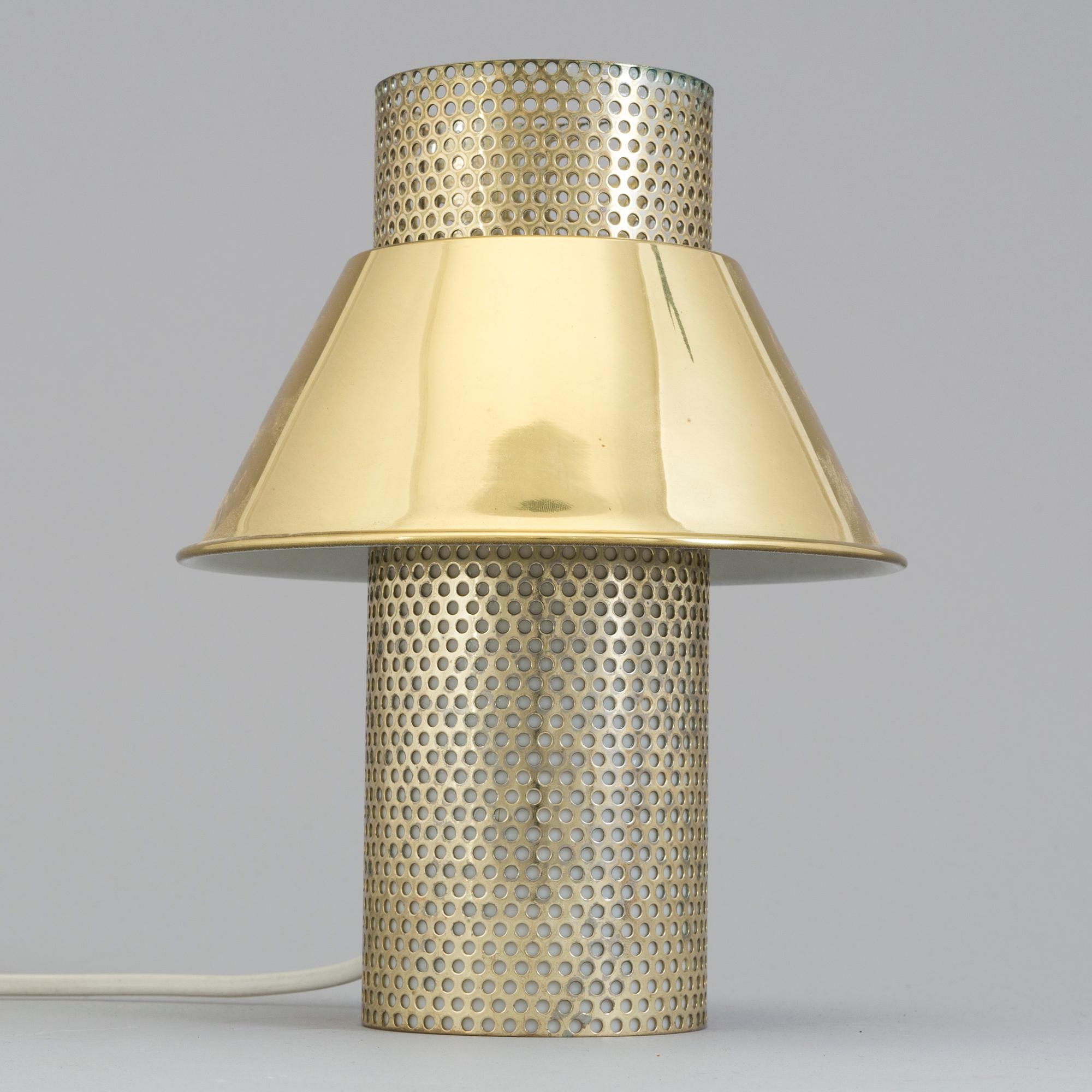 HANS-AGNE JAKOBSSON, bordslampa, mässing. Etikettmärkt. Troligen 1960 / 70-tal.