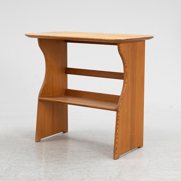 Carl Malmsten, a pine bedside table, model 'Guldheden'.