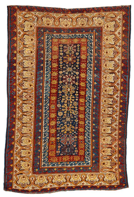 A CARPET, an antik Zeichur, ca 269 x 184 cm.