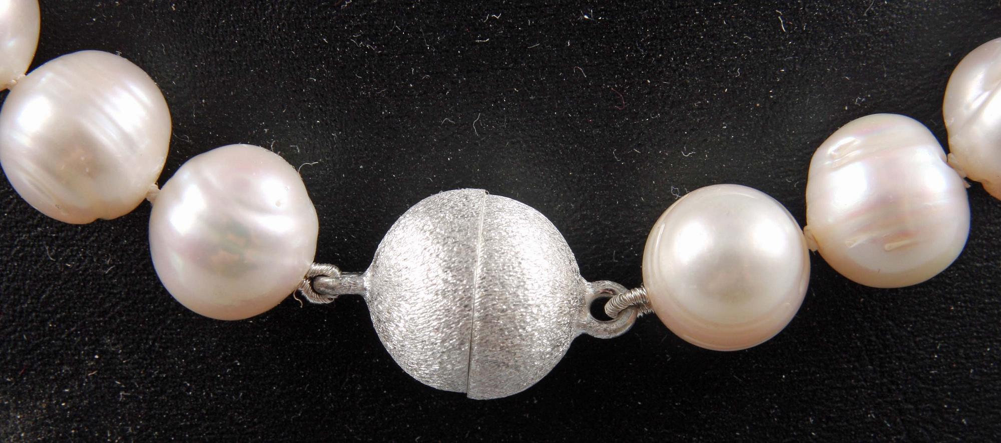 COLLIER, sötvattenspärlor.