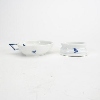 Service "Blå blomst" 74 dl Royal Copenhagen Denmark 1900s porcelain.