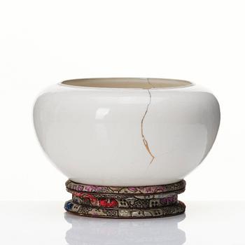 A Chinese blanc de chine censer, Qing dynasty, Kangxi (1662-1722).