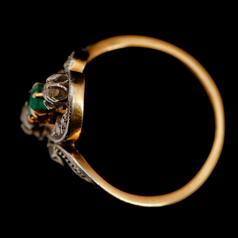 RING, guld och silver, rosenstenar och smaragd, 1900-talets första hälft.