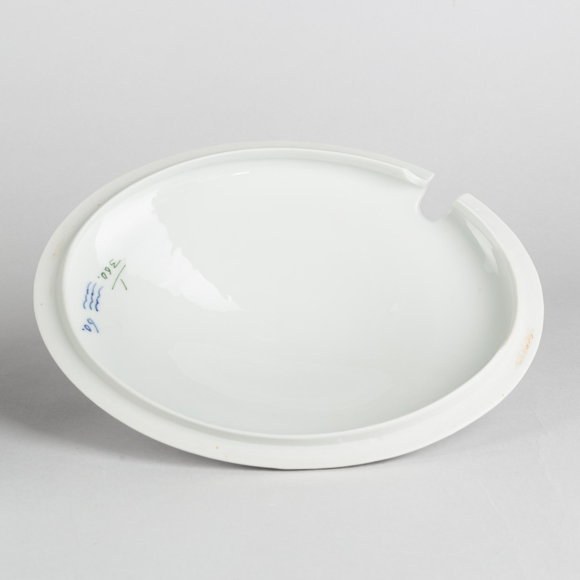 A 'Blue Fluted Plain' porcelain tureen with cover, Royal Copenhagen, model 360, 1893-1900.