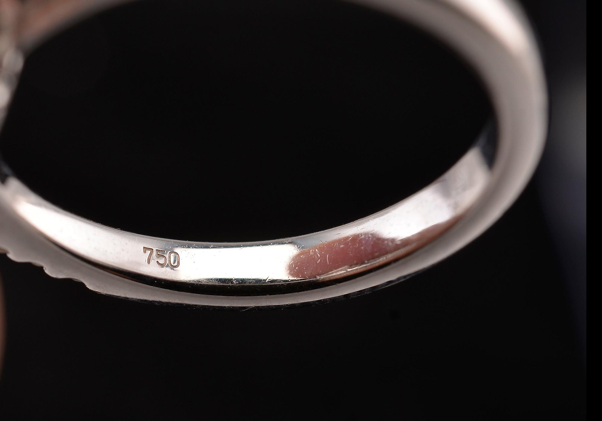 A RING, brilliant cut diamnonds c. 1.00 ct. zircon c. 1.2 ct. Weight 6,3 g.