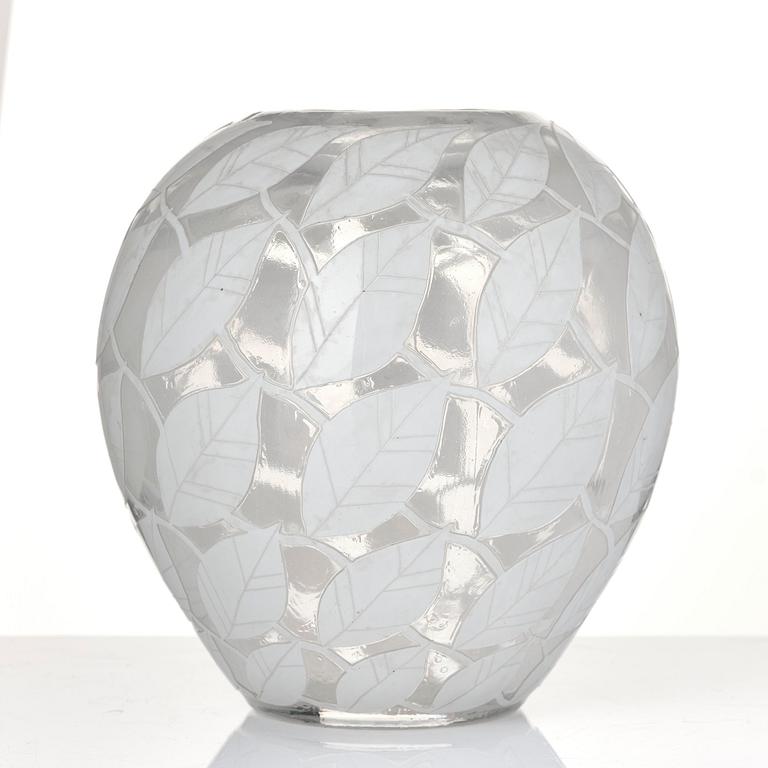 Sven Erik Skawonius, a cameo glass vase, Kosta, Sweden, 1940s, model 182.