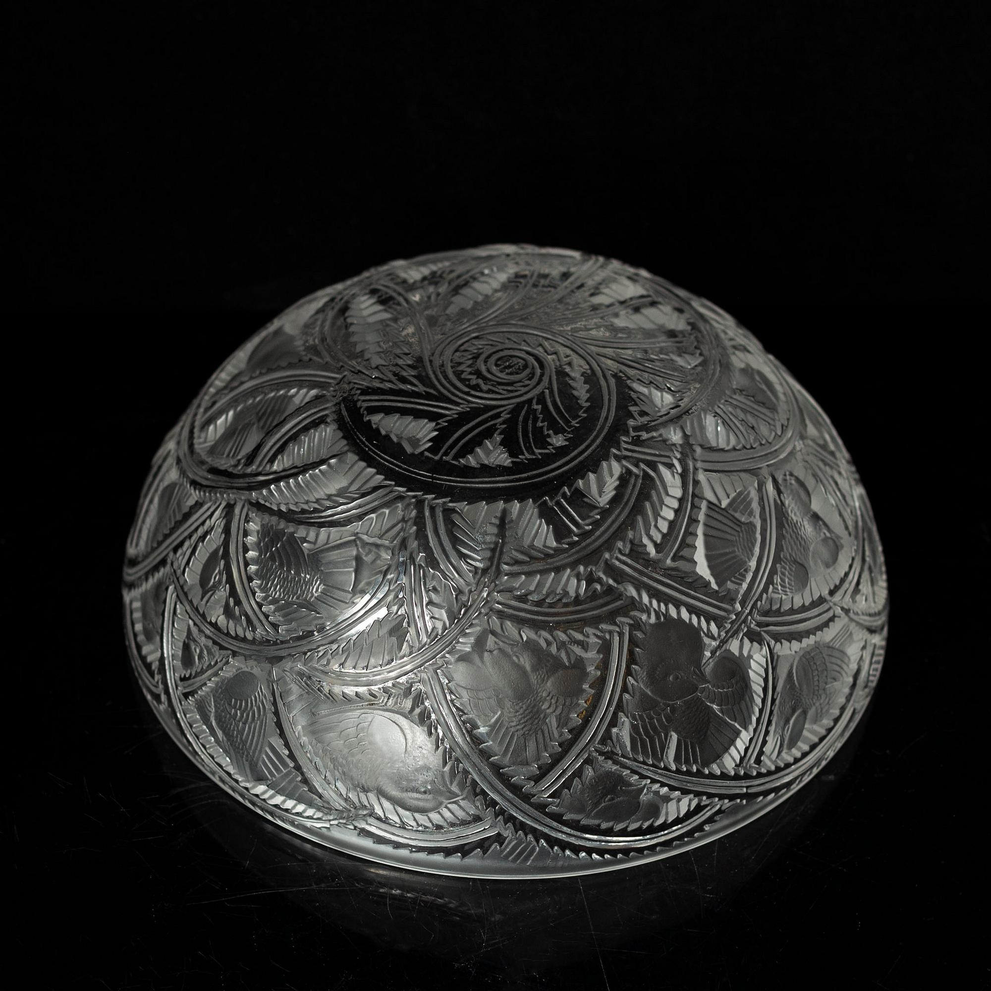 A glass bowl "Pinsons Finches", marked Lalique, France, 1940s.
