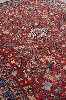 Matto, semi-antique Tabriz, ca 359-364 x 259 cm.