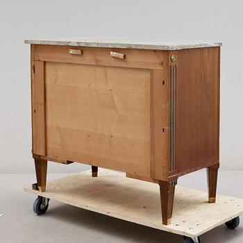 BYRÅ, sengustaviansk stil, 1900-tal.