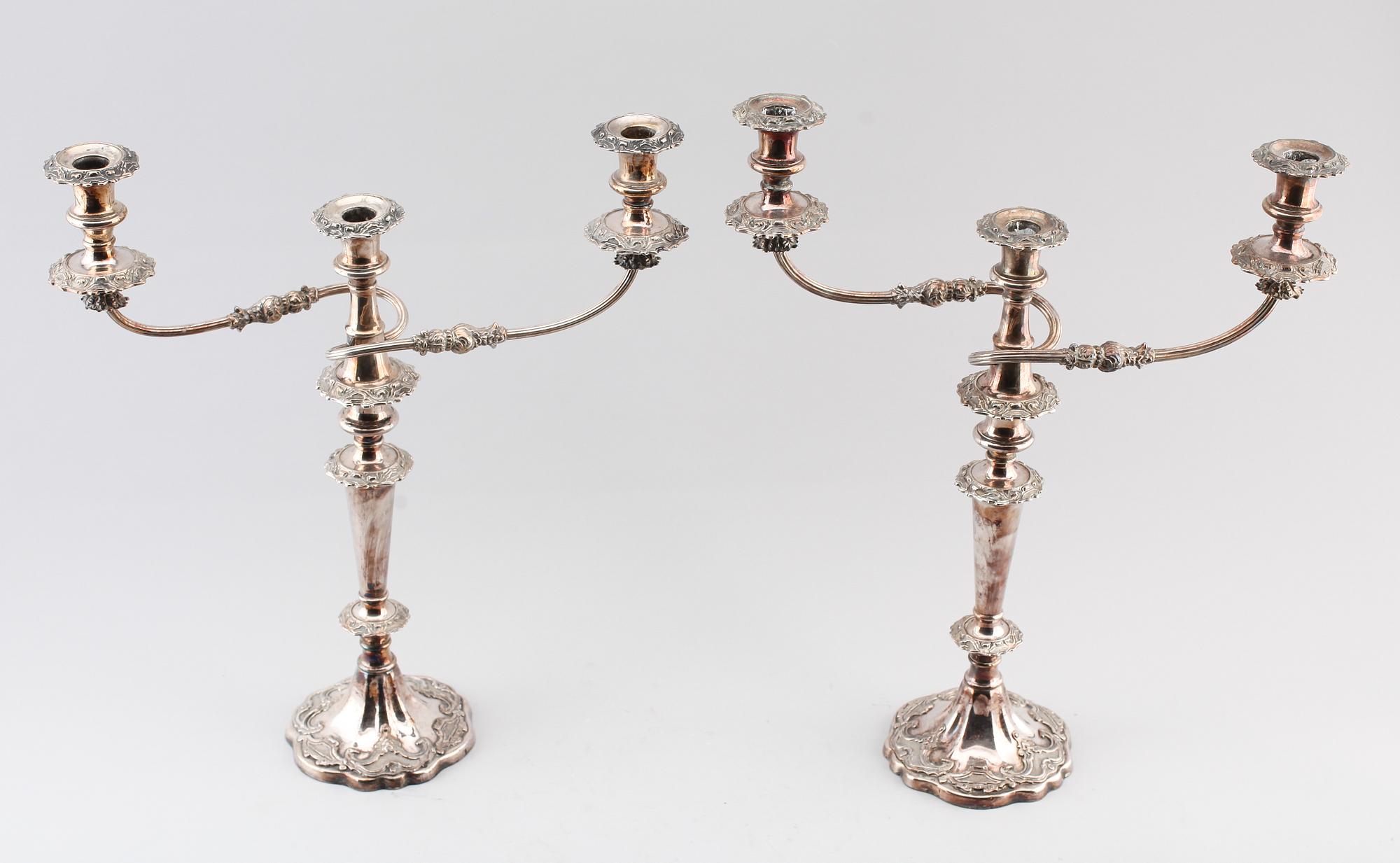 KANDELABRAR, 1 par, pläter, 1900-talets första hälft.