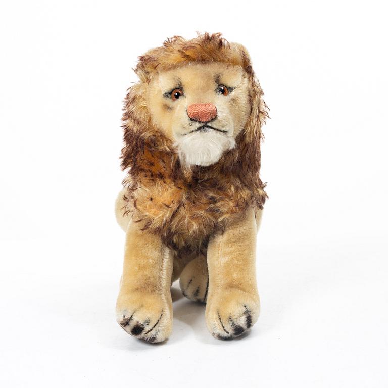 Steiff, 3 toy animals, two lions and a 2000 Weihnachtsbär.